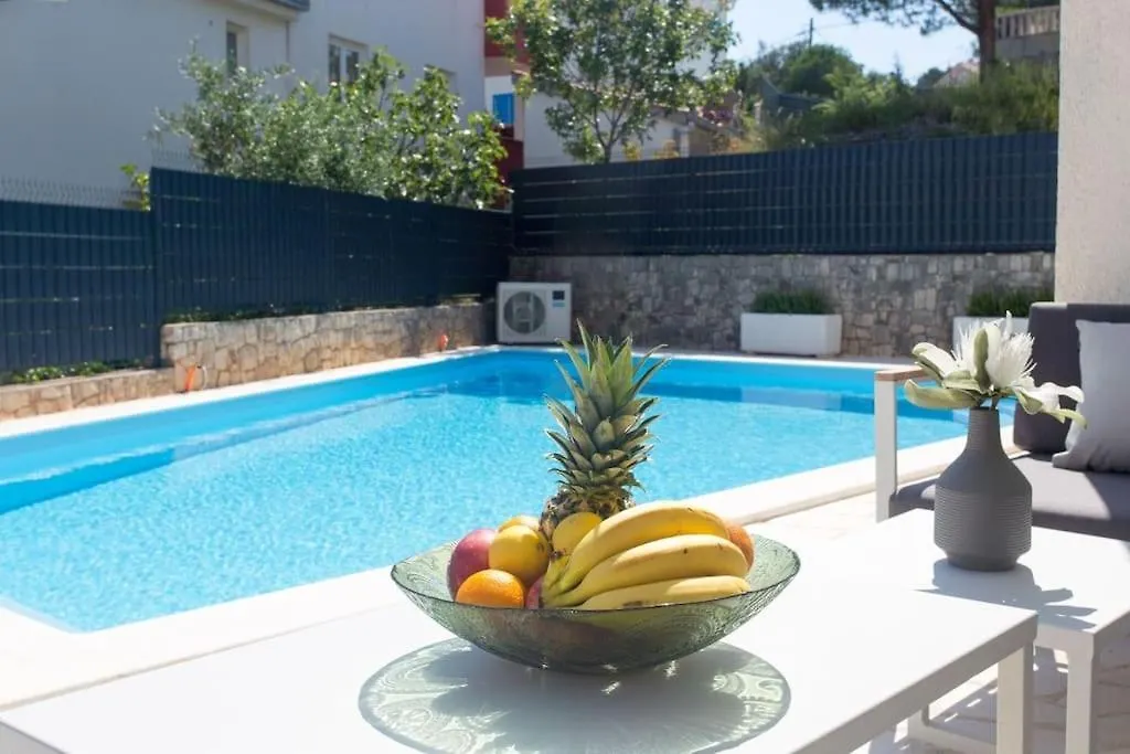 Villa Luxury Villa, 40 Sqm Heated Private Pool, Gym, Seaview, 200M To Beach, 7 Bedrooms Trogir