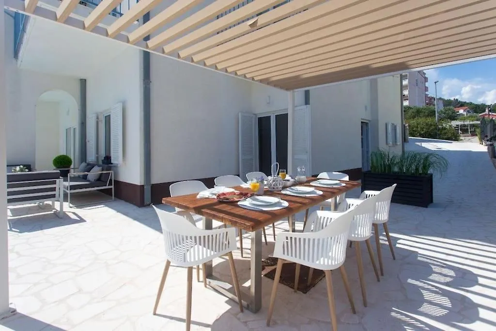 Luxury Villa, 40 Sqm Heated Private Pool, Gym, Seaview, 200M To Beach, 7 Bedrooms Trogir Villa