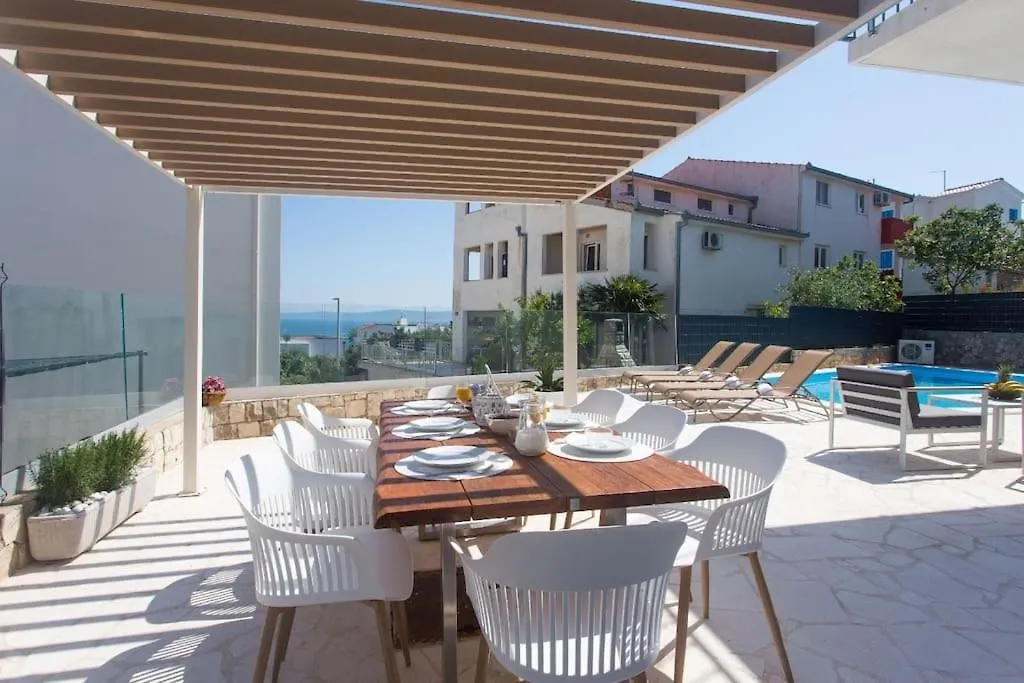 Luxury Villa, 40 Sqm Heated Private Pool, Gym, Seaview, 200M To Beach, 7 Bedrooms Trogir