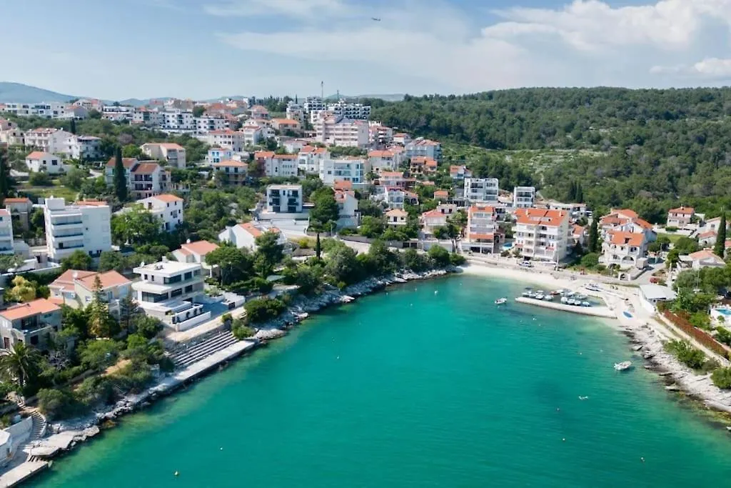 Luxury Villa, 40 Sqm Heated Private Pool, Gym, Seaview, 200M To Beach, 7 Bedrooms Trogir Villa