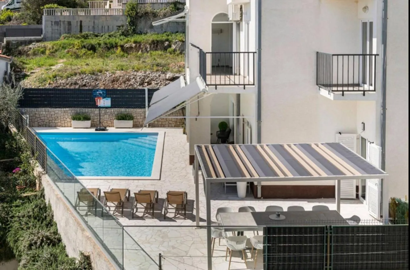 Luxury Villa, 40 Sqm Heated Private Pool, Gym, Seaview, 200M To Beach, 7 Bedrooms Trogir Villa