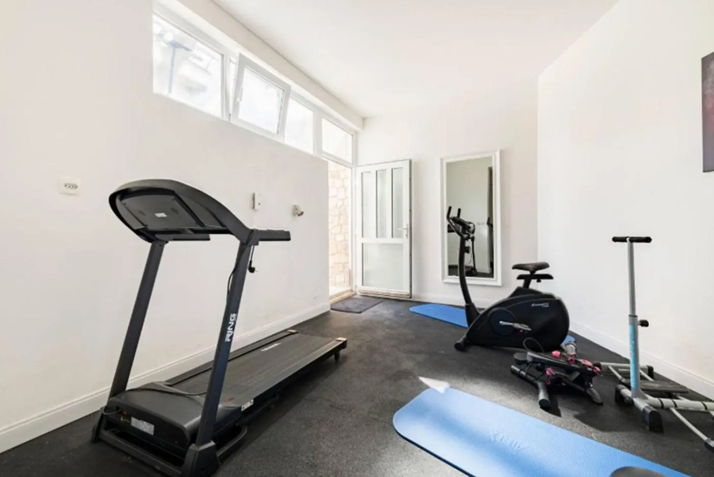 Luxury Villa, 40 Sqm Heated Private Pool, Gym, Seaview, 200M To Beach, 7 Bedrooms Trogir Villa