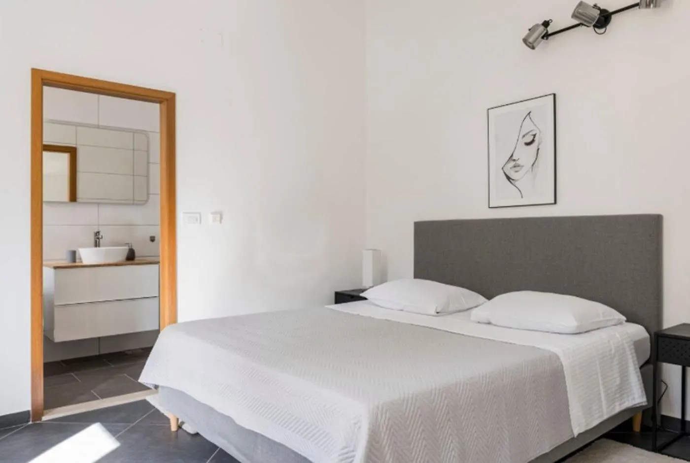 Luxury Villa, 40 Sqm Heated Private Pool, Gym, Seaview, 200M To Beach, 7 Bedrooms Trogir Villa
