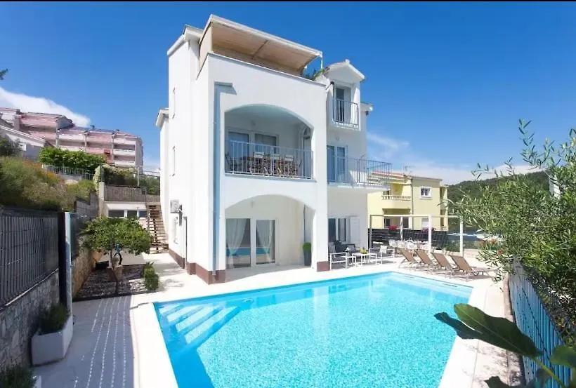 Luxury Villa, 40 Sqm Heated Private Pool, Gym, Seaview, 200M To Beach, 7 Bedrooms Trogir